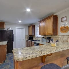 A Quiet Place - King Bed-Covered Patio-2 Bath