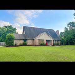 Large home- Lots of Space- Fenced Yard