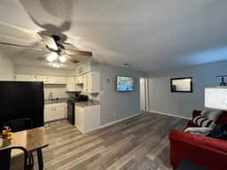 Quiet Space - Piney Woods 6 - King Bed - Image 3