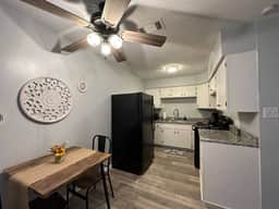 Quiet Space - Piney Woods 6 - King Bed - Image 5