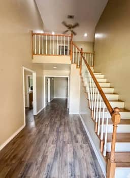 Large home- Lots of Space- Fenced Yard - Image 2