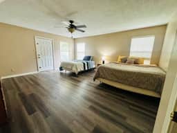 Spacious 2BR/2BA-centrally located-fast Wi-Fi - Image 4