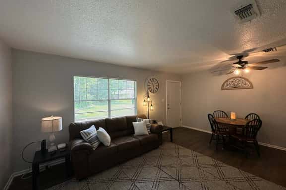 Quiet Space - Piney Woods 8 - King Bed - Image 1