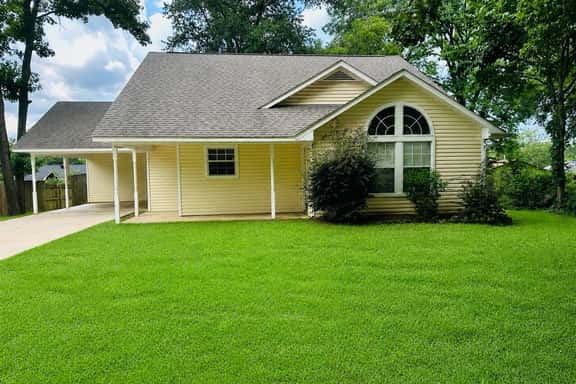 Spacious 2BR/2BA-centrally located-fast Wi-Fi - Image 1