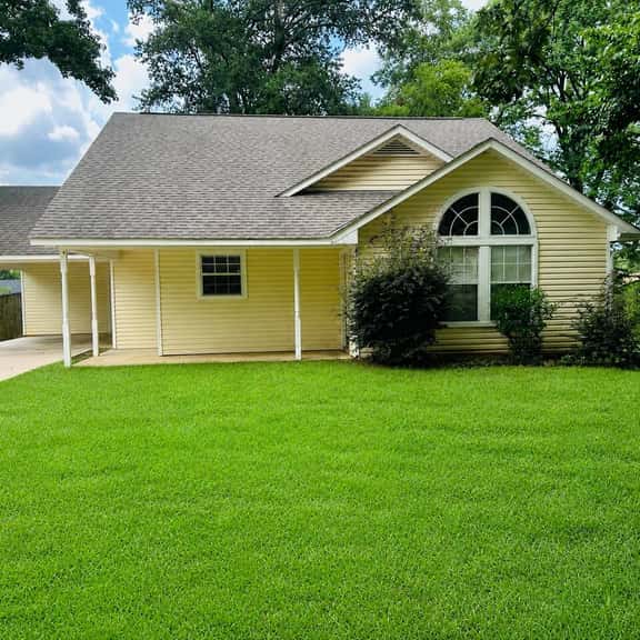 Spacious 2BR/2BA-centrally located-fast Wi-Fi - Image 1