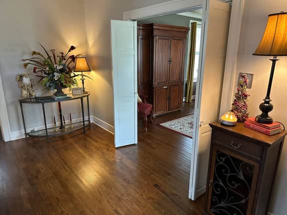 Walnut Manor - Business Casual - Image 5