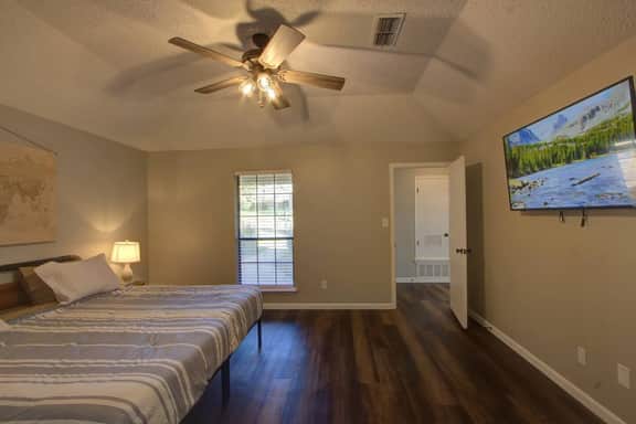 A Quiet Place - Skyline - King Bed - Garage - Image 4