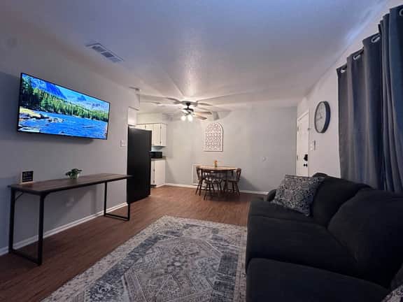 Quiet Space - Piney Woods 7 - King Bed - Image 5