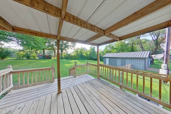 King Bed - Shop - Patios - Fenced Yard - Image 2
