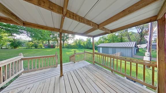 King Bed - Shop - Patios - Fenced Yard - Image 2