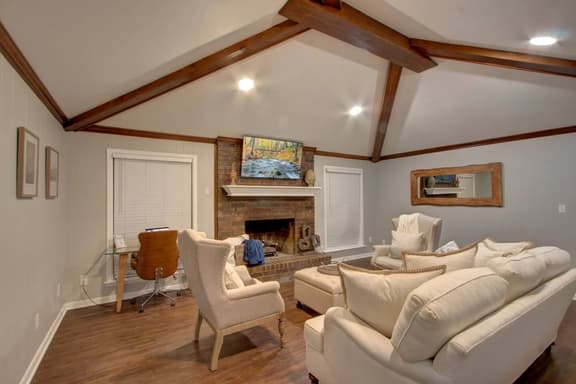 A Quiet Place - Skyline Lux - King Bed - Garage - Image 1