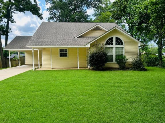 Spacious 2BR/2BA-centrally located-fast Wi-Fi - Image 1