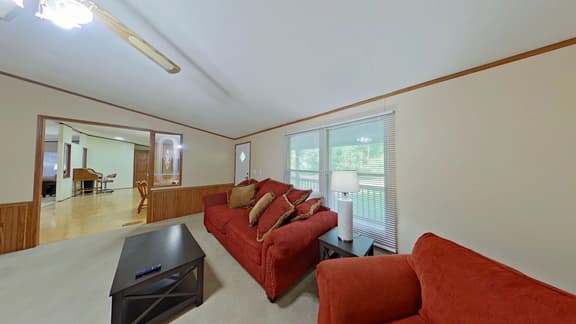 King Bed - Shop - Patios - Fenced Yard - Image 1